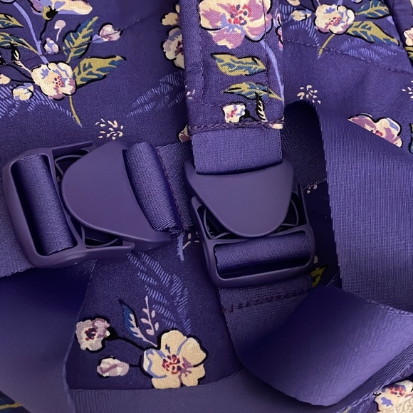 Vera Bradley Essential Sling Backpack NWT - Picture 5 of 9